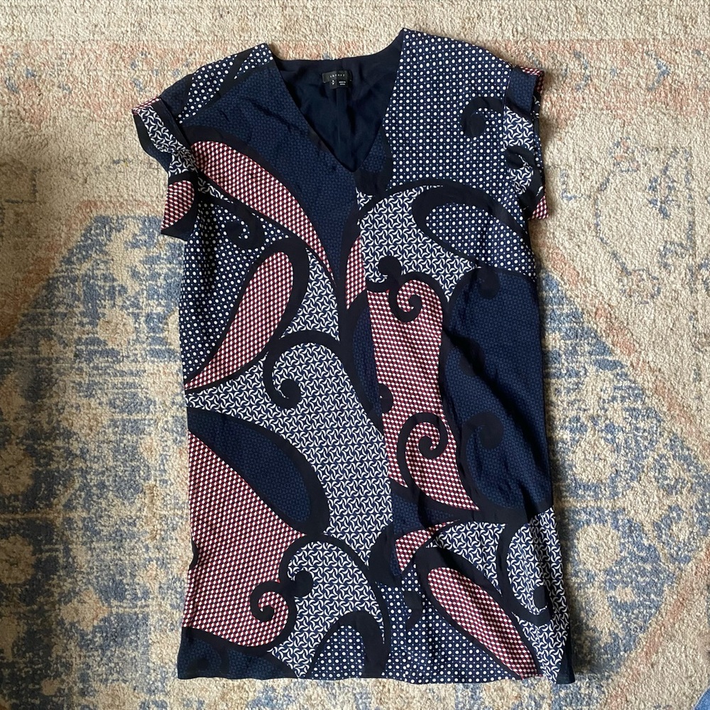 Theory navy and red patterned shift t-shirt dress